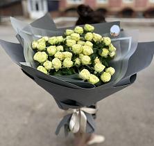 Букет Белые кустовые розы Солинеро в Воздвиженском Ставропольского края