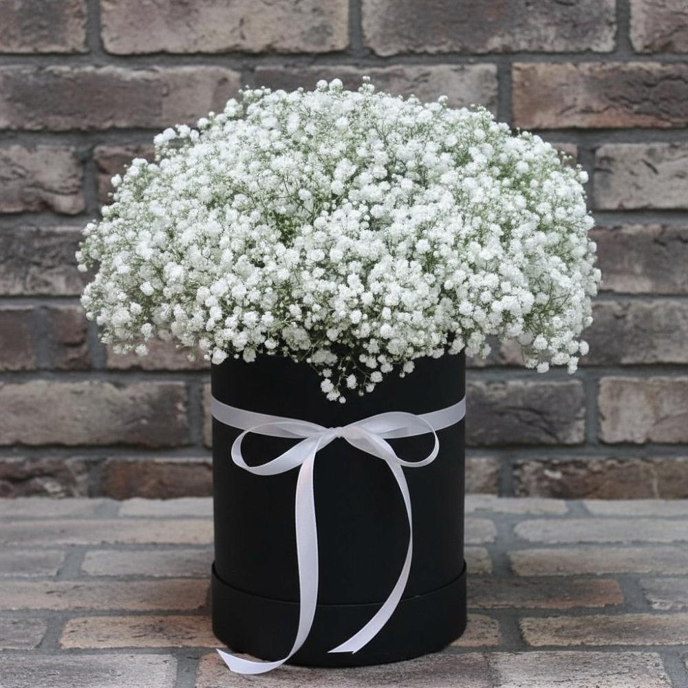 Цветочная композиция из Гипсофила в шляпной коробке в Воздвиженском Ставропольского края