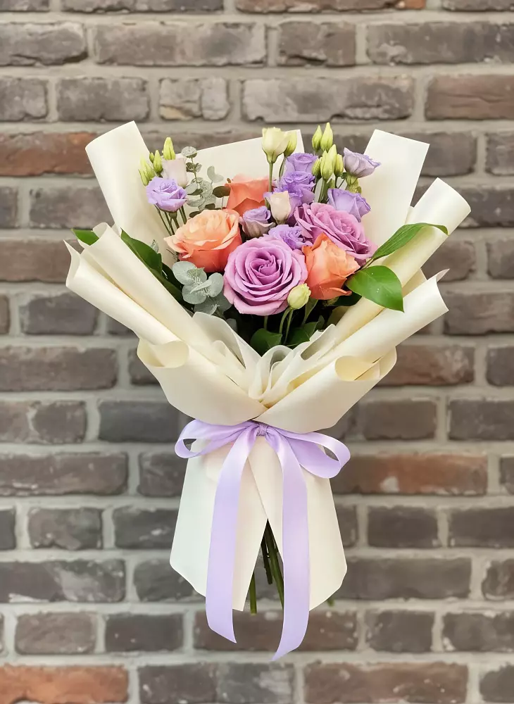 Букет цветов из: Лизиантусы и Розы в Воздвиженском Ставропольского края