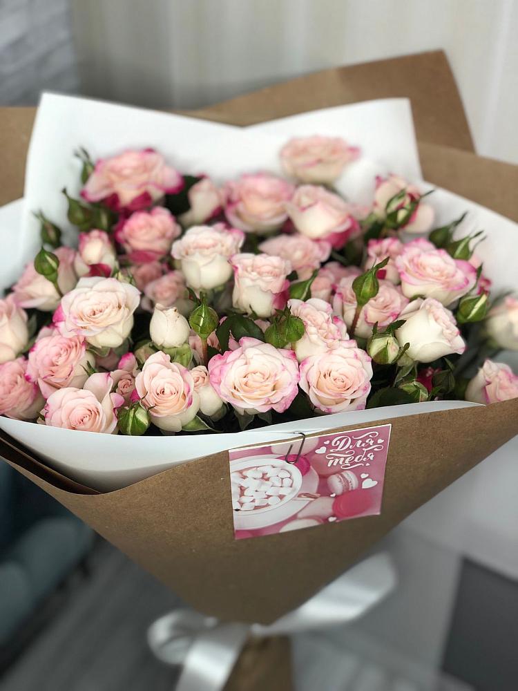 Букет цветов из: Розы в Воздвиженском Ставропольского края