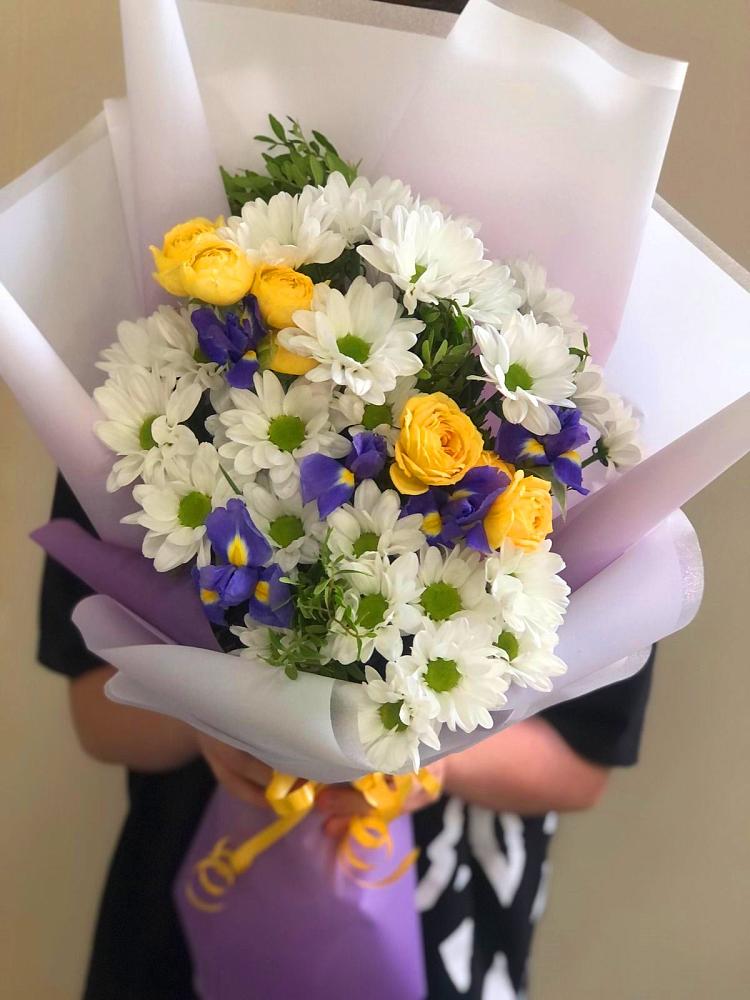 Букет цветов из: Ирисы, Хризантемы и Розы в Воздвиженском Ставропольского края