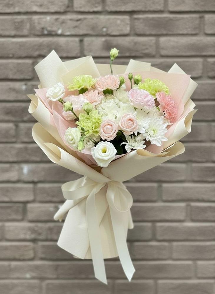 Букет цветов из: Гвоздики, Розы, Лизиантусы и Хризантемы в Воздвиженском Ставропольского края