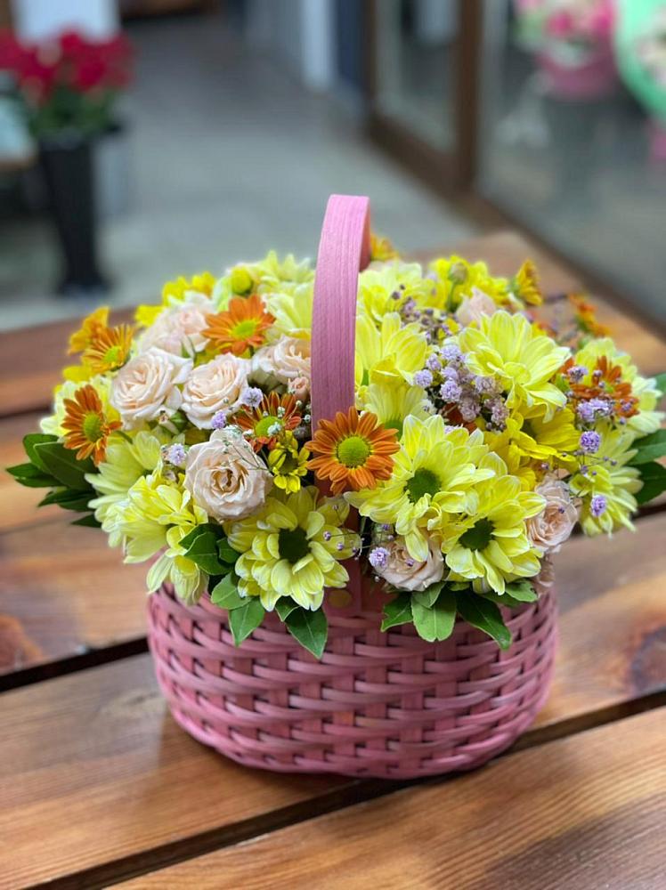Цветочная композиция из Хризантемы и Розы в корзине в Воздвиженском Ставропольского края