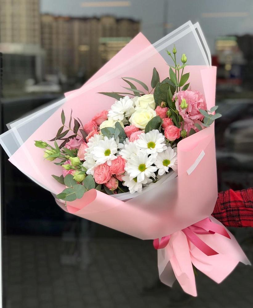 Букет нежный в Воздвиженском Ставропольского края Букет цветов из: Розы, Лизиантусы и Хризантемы в Воздвиженском Ставропольского края