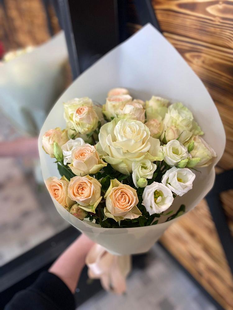 Букет цветов из: Розы и Лизиантусы в Воздвиженском Ставропольского края